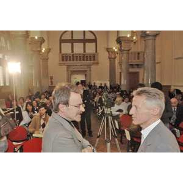 Riccardo Illy (Presidente Regione Friuli Venezia Giulia) con Giuseppe Battelli (Presidente della Facoltà di Scineza della Formazione) ritratti in occasione dell'incontro con gli studenti di Scienza della formazione dell'Università di Trieste. (Trieste 11/04/07)