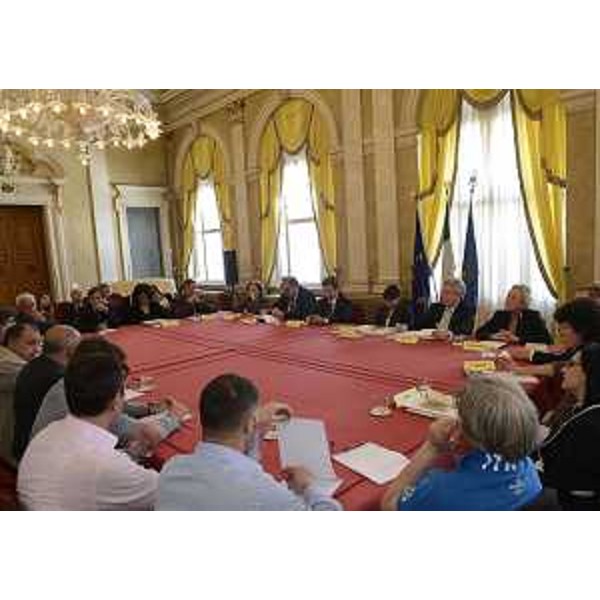 L'incontro sui problemi di approvvigionamento energetico, sviluppo della portualità, prospettive della Ferriera di Servola, presieduto da Andrea Orlando (Ministro Ambiente, Tutela Terriorio e Mare) e Debora Serracchiani (Presidente Friuli Venezia Giulia) nella sede della Regione. (Trieste 04/05/13)
