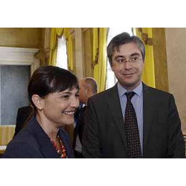 Debora Serracchiani (Presidente Friuli Venezia Giulia) e Francesco Peroni (Assessore regionale Bilancio, Finanze, Patrimonio, Programmazione, Politiche comunitarie e Ricerca) nella sede della Regione. (Trieste 04/05/13)