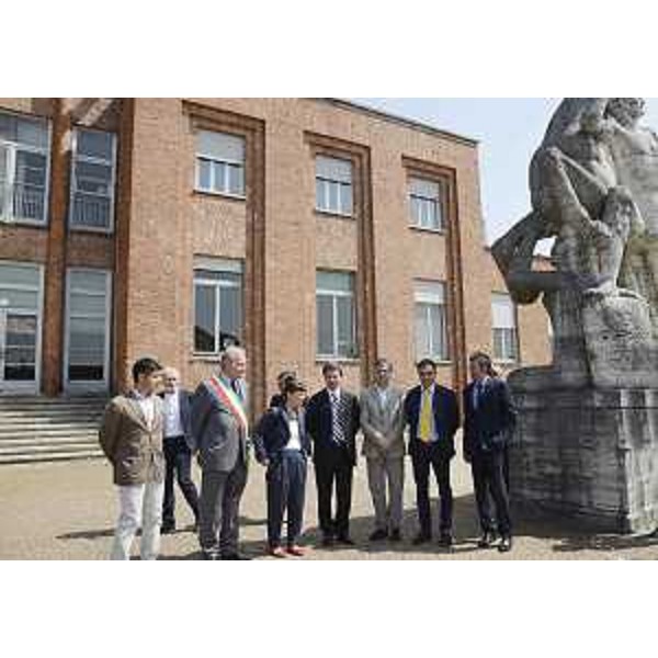 Roberto Fasan (Sindaco Torviscosa) accoglie Debora Serracchiani (Presidente Friuli Venezia Giulia) e Andrea Orlando (Ministro Ambiente, Tutela Terriorio e Mare) in visita alla Caffaro. (Torviscosa 04/05/13)