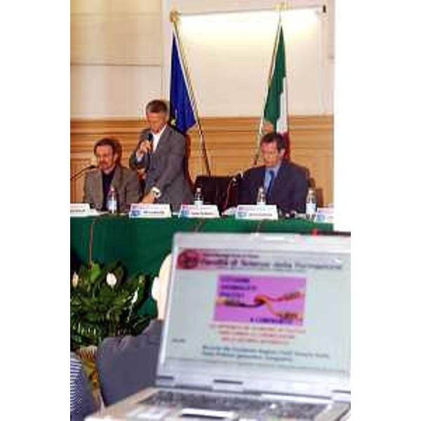 Riccardo Illy (Presidente Regione Friuli Venezia Giulia) ha 'inaugurato' alla facoltà di Scienza della formazione dell'Università di Trieste il ciclo di incontri 'Cittadini, giornalisti e politici'. (Trieste 11/04/07)