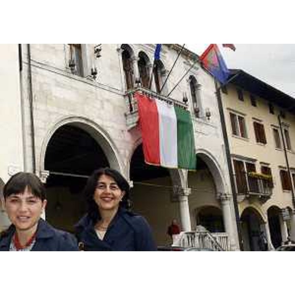 Debora Serracchiani (Presidente Friuli Venezia Giulia) e Maria Grazia Santoro (Assessore regionale Infrastrutture, Mobilità, Pianificazione territoriale, Lavori pubblici, Università). (Gemona del Friuli 06/05/13)
