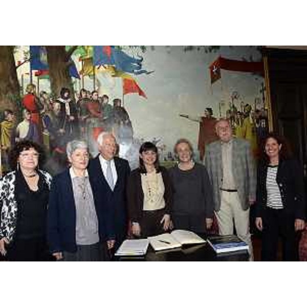 Debora Serracchiani (Presidente Friuli Venezia Giulia) e Maria Teresa Bassa Poropat (Presidente Provincia Trieste) con la Giunta provinciale. (Trieste 07/05/13)