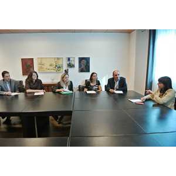 I consiglieri regionali del Movimento 5 Stelle Andrea Ussai, Eleonora Frattolin, Elena Bianchi, Ilaria Dal Zovo e Cristian Sergo nell'incontro con Debora Serracchiani (Presidente Friuli Venezia Giulia). (Udine 09/05/13)