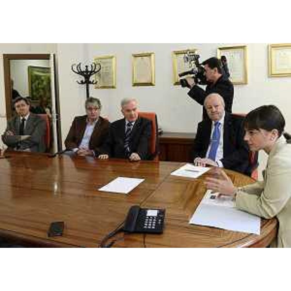 Giancarlo Buonocore (Procuratore Tribunale Tolmezzo), Renzo Tondo (Consigliere regionale), Antonio Cumin (Presidente Tribunale Tolmezzo), Dario Zearo (Sindaco Tolmezzo) e Debora Serracchiani (Presidente Friuli Venezia Giulia) nella sede del Tribunale. (Tolmezzo 10/05/13)