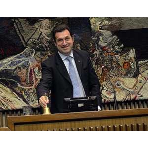 Franco Iacop nell'Aula del Consiglio regionale che l'ha appena eletto presidente. (Trieste 13/05/13)