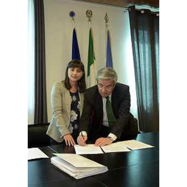 Debora Serracchiani (Presidente Friuli Venezia Giulia) e Pietro Fontanini (Presidente Provincia Udine) nella sede regionale. (Udine 15/05/13)