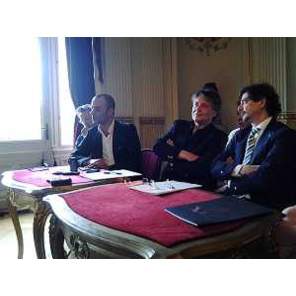 Tomaz Pandur (Regista), Antonio Devetag (Direttore generale Mittelfest) e Vincenzo Martines (Consigliere regionale) nel foyer del Teatro Nazionale. (Zagabria 16/05/13)