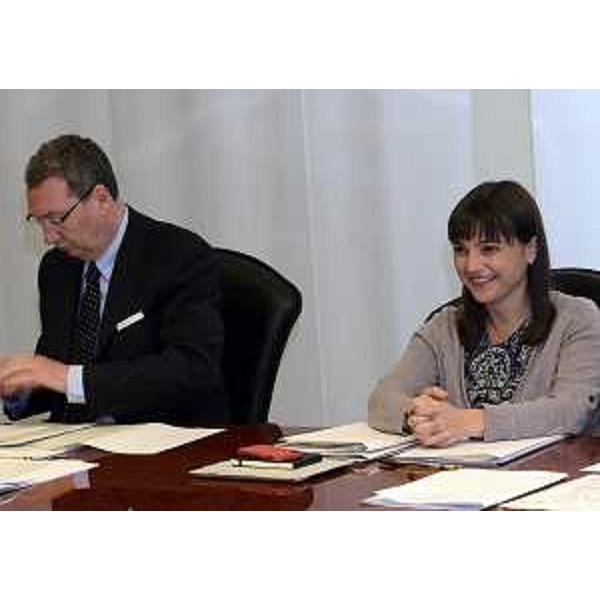 Sergio Bolzonello (Vicepresidente e assessore regionale Attività produttive, Risorse rurali, agroalimentari e forestali) e Debora Serracchiani (Presidente Friuli Venezia Giulia) durante la riunione della Giunta, nella sede della Regione. (Trieste 17/05/13)