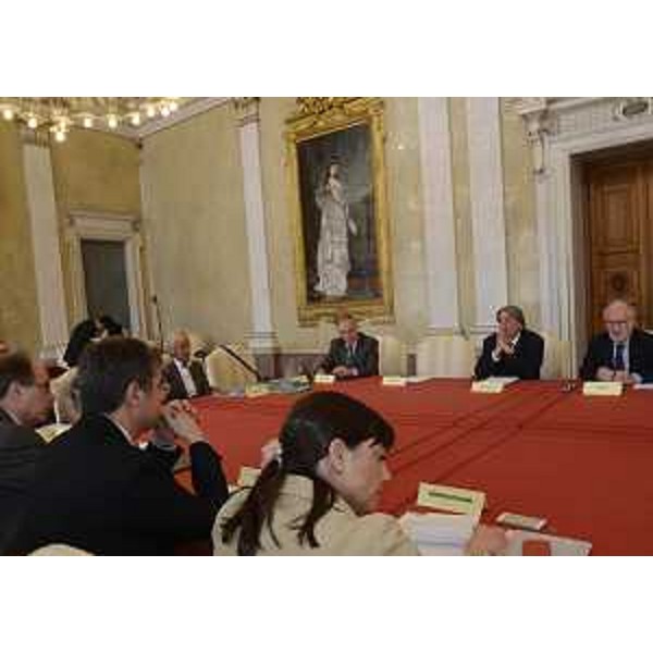 Debora Serracchiani (Presidente Friuli Venezia Giulia) al tavolo dell'incontro del Comitato Fondatore di "Venezia con il Nordest" Capitale europea della Cultura 2019, nella sede della Regione FVG. (Trieste 30/05/13)