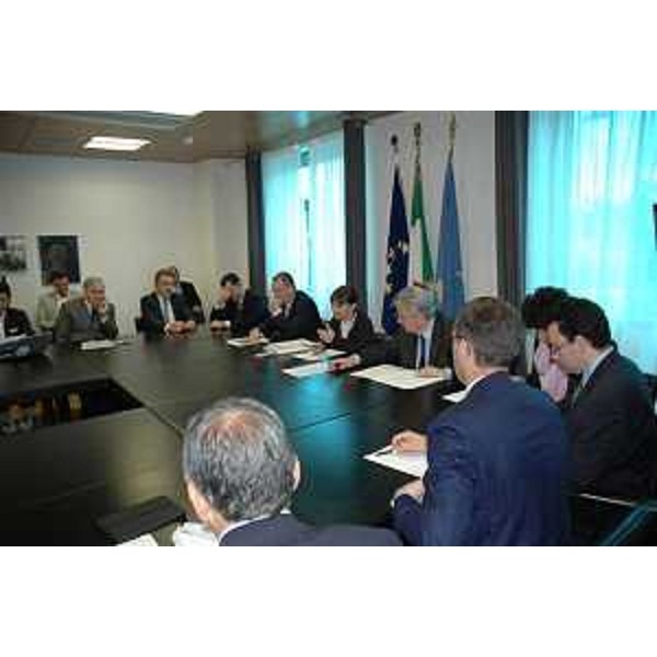 Debora Serracchiani (Presidente Friuli Venezia Giulia) all'incontro tra l'Amministrazione regionale, l'amministratore delegato di Hypo Bank Italia Lorenzo Snaidero e i rappresentanti di lavoratori e sindacati. (Udine 01/06/13)