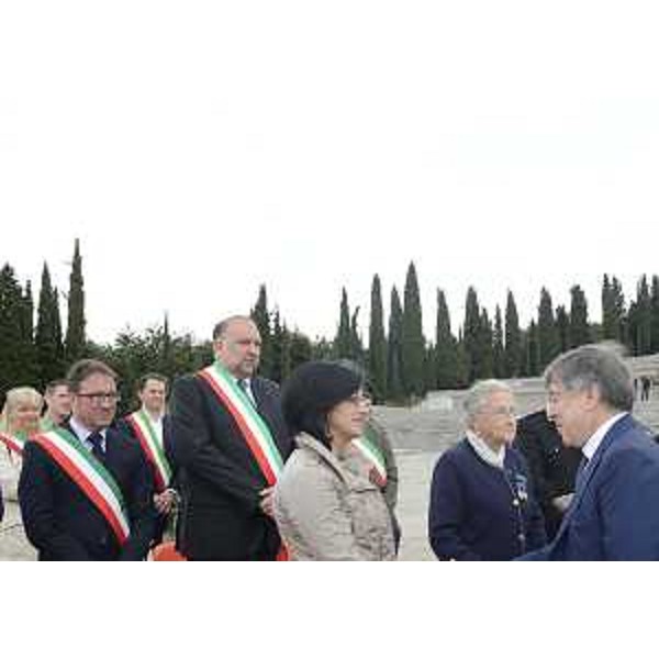 Sara Vito (Assessore regionale Ambiente, Energia e Politiche Montagna) e Flavio Zanonato (Ministro Sviluppo economico) alle celebrazioni della Festa della Repubblica. (Redipuglia 02/06/13)
