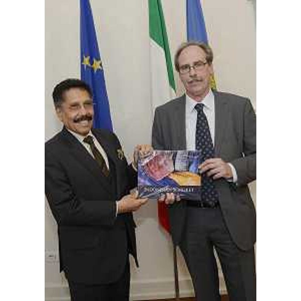 August Parengkuan (Ambasciatore Repubblica di Indonesia in Italia) e Gianni Torrenti (Assessore regionale Relazioni internazionali e comunitarie) nella sede della Regione Friuli Venezia Giulia. (Trieste 04/06/13)