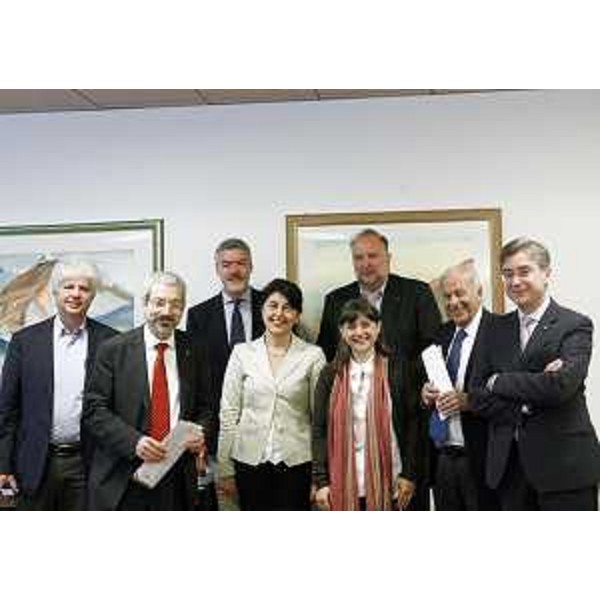 I sindaci C.Pedrotti (Pordenone) e F.Honsell (Udine), gli assessori regionali P.Panontin (Autonomie locali) e M.Santoro (Lavori pubblici), D.Serracchiani (Presidente FVG), i sindaci R.Cosolini (Trieste) ed E.Romoli (Gorizia) e F.Peroni (Assessore regionale Finanze). (Udine 11/06/13)