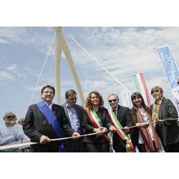 E.Gherghetta (Presidente Provincia Gorizia), G.Santuz (Presidente FVG Strade), i sindaci C.Visintin (Mariano) e L.Patat (Cormons), D.Serracchiani (Presidente Friuli Venezia Giulia) e M.A.Marrosu (Prefetto Gorizia) all'inaugurazione del nuovo by-pass sulla S.R. 305. (Mariano del Friuli 11/06/13)