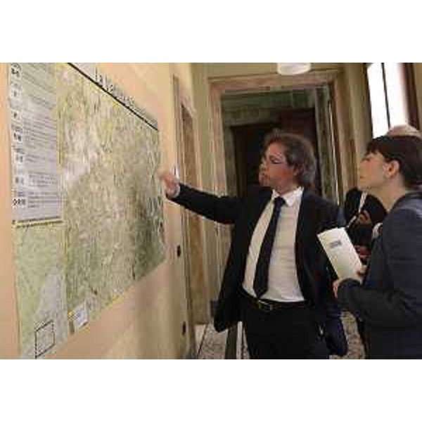 Antonio Consorti (Assessore provinciale Viabilità, Mobilità e Opere strategiche Pordenone) e Debora Serracchiani (Presidente Friuli Venezia Giulia) nella sede della Provincia. (Pordenone 12/06/13)