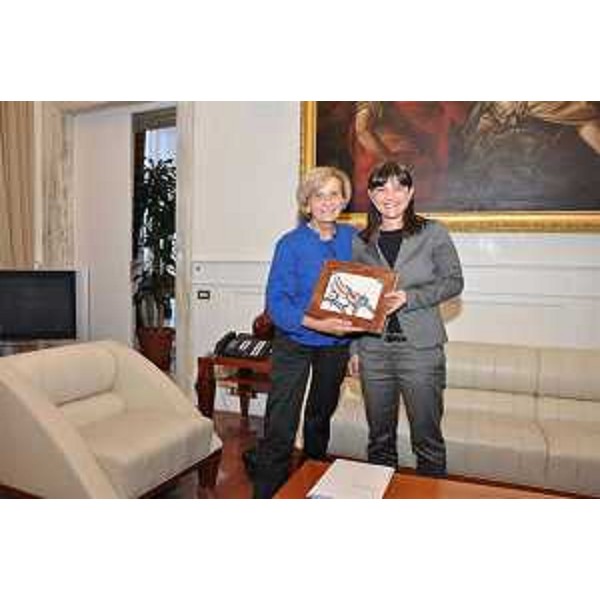 Emma Bonino (Ministro Affari Esteri) e Debora Serracchiani (Presidente Friuli Venezia Giulia) nel Palazzo della Farnesina, sede del Ministero degli Affari Esteri. (Roma 13/06/13)