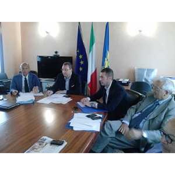Sergio Bolzonello (Vicepresidente FVG e assessore regionale Attività produttive, Risorse rurali, agroalimentari e forestali) e Alessandro Ciriani (Presidente Provincia Pordenone) al Tavolo di confronto sulle criticità aziendali del Pordenonese. (Pordenone 18/06/13)
