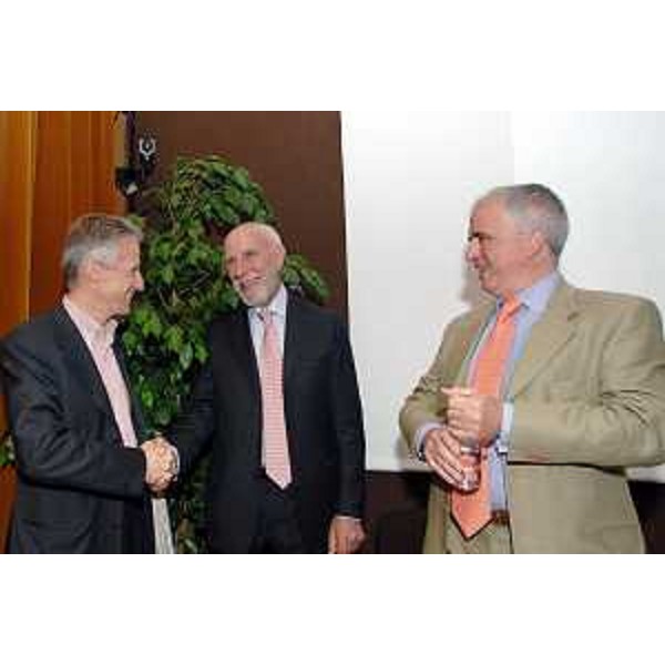 Riccardo Illy (Presidente Regione Friuli Venezia Giulia) con Augusto Antonucci (Presidente di Friulia) e Federico Marescotti (Vicepresidente e AD di Friulia) ritratti in occasione delle celebrazioni per i primi 40 anni di attività della Friulia (Passariano 18/04/07)