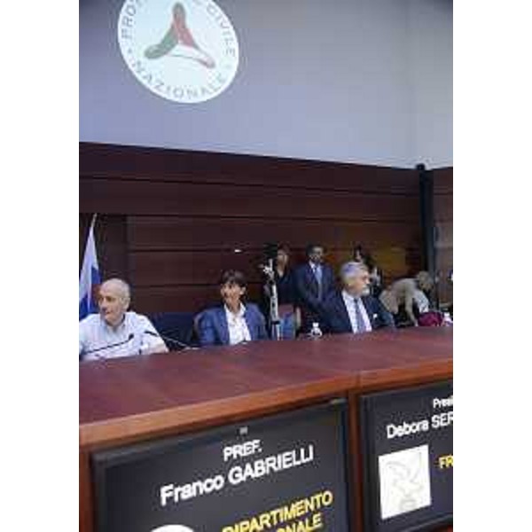 Franco Gabrielli (Capo Dipartimento Protezione civile nazionale), Debora Serracchiani (Presidente Friuli Venezia Giulia) e Paolo Panontin (Assessore regionale Protezione civile FVG) all'incontro con i responsabili di Protezione civile delle Regioni. (Palmanova 24/06/13)