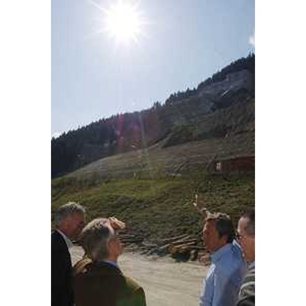 Riccardo Illy (Presidente Regione Friuli Venezia Giulia) in visita alla cava di Forni Avoltri in occasione della Seduta della Giunta Regionale tenutasi nella stessa località. (Forni Avoltri 20/04/07)