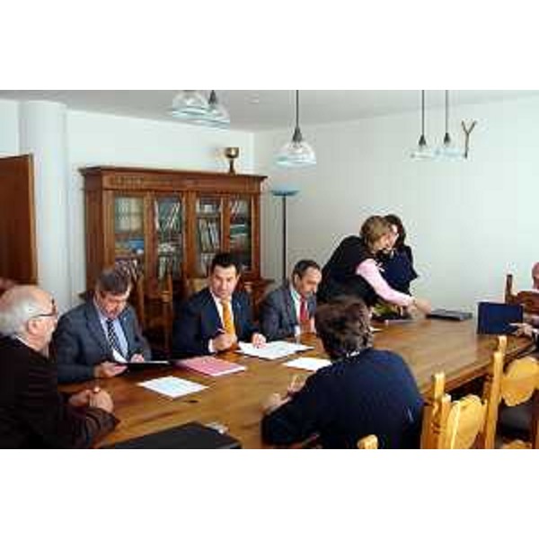 Franco Iacop (Assessore regionale per le relazioni internazionali, comunitarie e autonomie locali) ritratto in occasione della sottoscrizione di 4 accordi quadro (LR 1/2006) (Trieste 20/04/07)