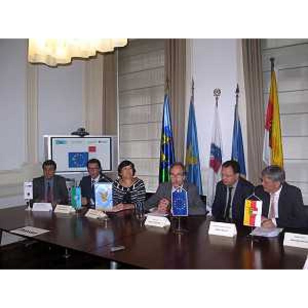 Gianni Torrenti (assessore regionale Cultura) con Peter Kaiser (presidente Carinzia) e Viviana Benussi (vicepresidente Regione Istriana) a Bruxelles. (Bruxelles 03/07/13)