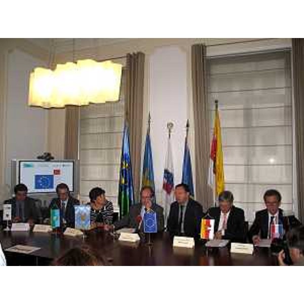 Gianni Torrenti (assessore regionale Cultura) con Peter Kaiser (presidente Carinzia) e Viviana Benussi (vicepresidente Regione Istriana) a Bruxelles. (Bruxelles 03/07/13)