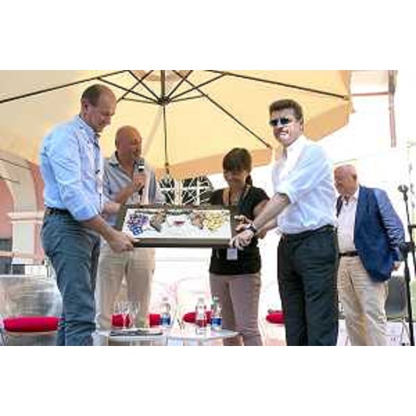 Debora Serracchiani (Presidente Friuli Venezia Giulia), Roberto Cota (Presidente Piemonte), Mirko Bellini (direttore ERSA), Giorgio Badin (presidente Consorzio delle Doc FVG) e Bruno Ceretto (produttore vino Piemonte). (Barolo, Cuneo 06/07/13)