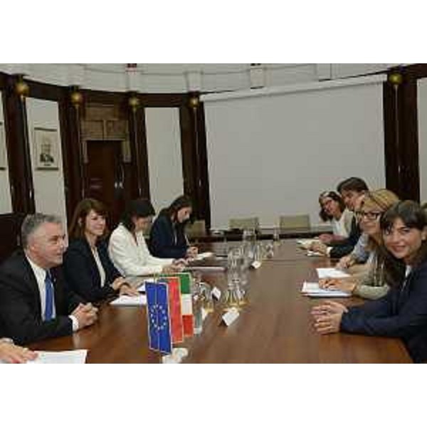 Debora Serracchiani (Presidente Friuli Venezia Giulia) con Maria Sandra Telesca (assessore regionale Salute e Politiche sociali) e Tomaz Gantar (ministro della Salute Repubblica di Slovenia). (Lubiana 10/07/13)