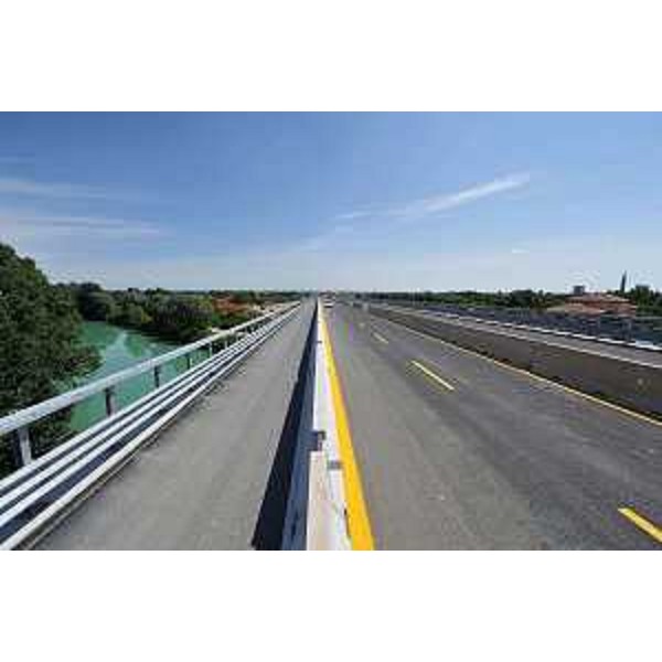 Lavori del nuovo viadotto sul Piave, primo lotto della terza corsia dell'A4. (Cessalto 29/06/13)