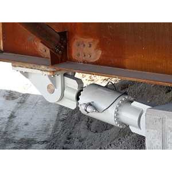 Lavori del nuovo viadotto sul Piave (dettaglio del sistema antisismico), primo lotto della terza corsia dell'A4. (Cessalto 29/06/13)