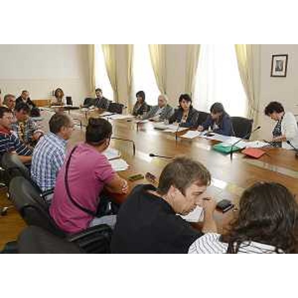 D.Serracchiani (Presidente Friuli Venezia Giulia), con gli assessori regionali M.Santoro (Infrastrutture) e L.Panariti (Lavoro), durante l'incontro con rappresentanti sindacali di FILT-CGIL, FIT-CISL, UIL Trasporti ed RSU dei lavoratori del Porto di Monfalcone. (Trieste 18/07/13)