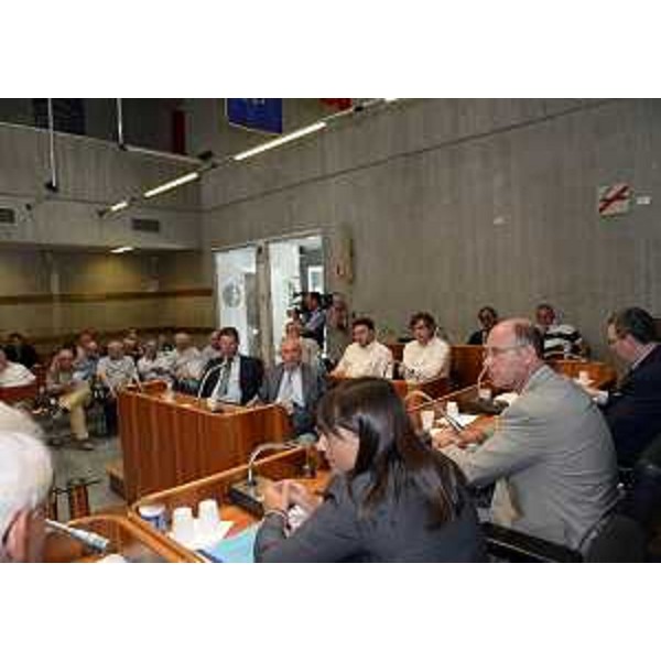 Debora Serracchiani (Presidente Friuli Venezia Giulia) e Stefano Bergagna (Sindaco Buja) all'incontro sul CIPAF-Consorzio per lo sviluppo Industriale della zona Pedemontana Alto Friuli, in Municipio. (Buja 22/07/13)