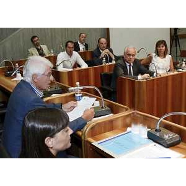 Ivano Benvenuti (Presidente CIPAF) e Debora Serracchiani (Presidente Friuli Venezia Giulia) all'incontro sul CIPAF-Consorzio per lo sviluppo Industriale della zona Pedemontana Alto Friuli, in Municipio. (Buja 22/07/13)