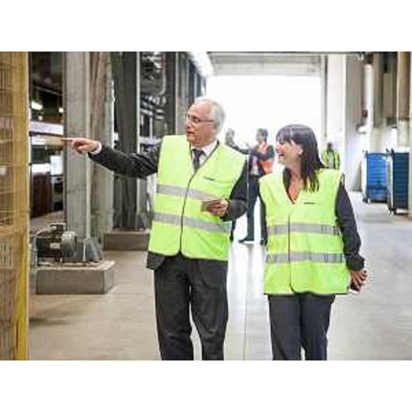 Giovanni Fantoni (Amministratore delegato Fantoni Spa) accompagna Debora Serracchiani (Presidente Friuli Venezia Giulia) nella visita agli stabilimenti Fantoni. (Osoppo 22/07/13)