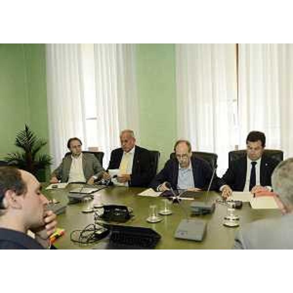 Gianni Torrenti (Assessore regionale Istruzione, Università, Ricerca, Famiglia, Associazionismo, Cooperazione, Cultura, Sport, Relazioni internazionali e comunitarie) e Franco Iacop (Presidente Consiglio regionale) in V Commissione consiliare. (Trieste 22/07/13)