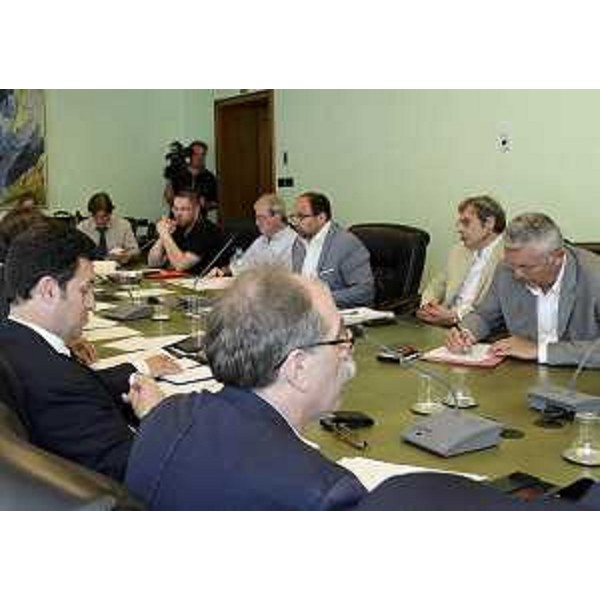 Gianni Torrenti (Assessore regionale Istruzione, Università, Ricerca, Famiglia, Associazionismo, Cooperazione, Cultura, Sport, Relazioni internazionali e comunitarie) e Franco Iacop (Presidente Consiglio regionale) in V Commissione consiliare. (Trieste 22/07/13)