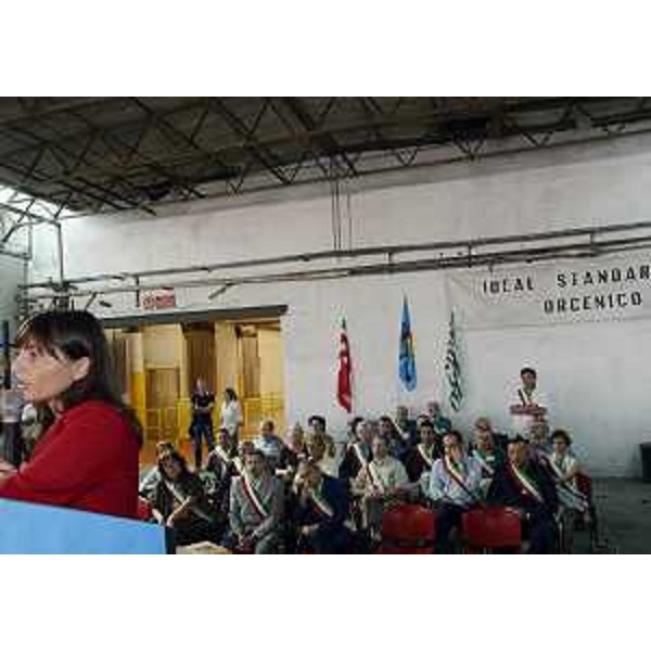 Debora Serracchiani (Presidente Friuli Venezia Giulia) interviene all'assemblea aperta convocata contro la chiusura dello stabilimento Ideal Standard. [Orcenico di Zoppola (PN) 24/07/13]