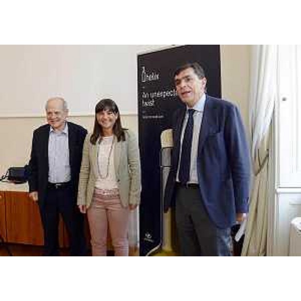 Tiziano Treu (Consulente O-I Manufacturing Italy), Debora Serracchiani (Presidente Friuli Venezia Giulia) e Massimo Noviello (Presidente cda O-I Manufacturing Italy) nella sede della Regione. (Trieste 26/07/13)