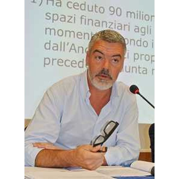 Paolo Panontin (Assessore regionale Autonomie locali) interviene su "Il Patto Regione-Enti locali: sinergie per un'autonomia consapevole" nel corso del confronto tra amministratori regionali e degli Enti locali sul Patto di stabilità e sul Decreto "Fare". (Udine 29/07/13)