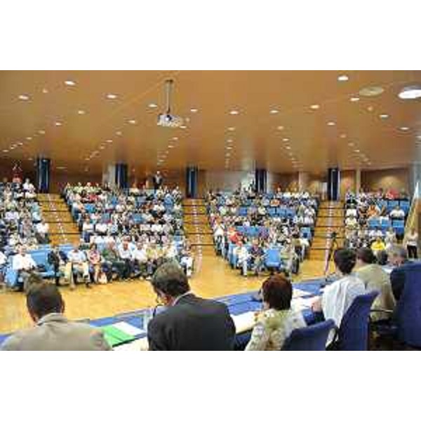 Auditorium della sede regionale nel corso del confronto tra amministratori regionali e degli Enti locali sul Patto di stabilità e sul Decreto "Fare". (Udine 29/07/13)