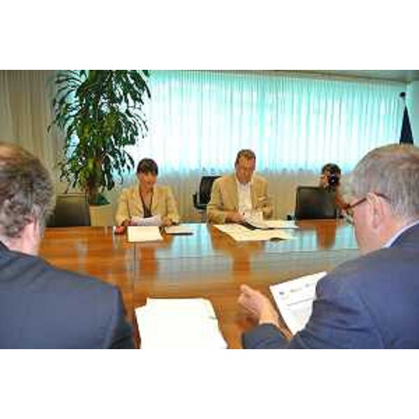 Debora Serracchiani (Presidente Friuli Venezia Giulia) e Sergio Bolzonello (Vicepresidente FVG e assessore regionale Attività produttive) durante l'incontro con i vertici di Confartigianato, URES-Unione Regionale Economica Slovena e CNA-Confederazione Nazionale Artigianato e PMI. (Udine 29/07/13)
