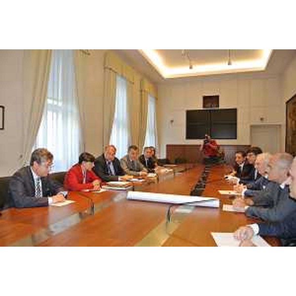 Incontro sulla Ferriera di Servola (TS) tra Debora Serracchiani (Presidente Friuli Venezia Giulia) e Giovanni Arvedi (Gruppo siderurgico Arvedi), presenti Francesco Peroni (Assessore regionale Finanze) e Roberto Cosolini (Sindaco Trieste). (Trieste 01/08/13)