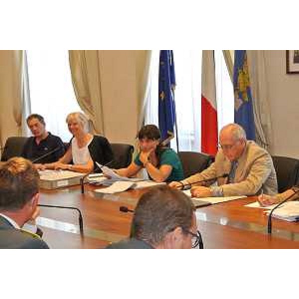 Debora Serracchiani (Presidente Friuli Venezia Giulia), Silvia Altran (Sindaco Monfalcone) e Dario Danese (direttore centrale Infrastrutture, Mobilità, Pianificazione territoriale e Lavori pubblici) al tavolo sul porto di Monfalcone. (Trieste, 06/08/13)