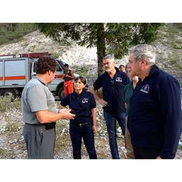 Debora Serracchiani (Presidente Friuli Venezia Giulia) con Paolo Panontin (Assessore regionale Protezione civile) e Guglielmo Berlasso (direttore centrale Protezione civile Fvg). (Chiusaforte, 06/08/13)