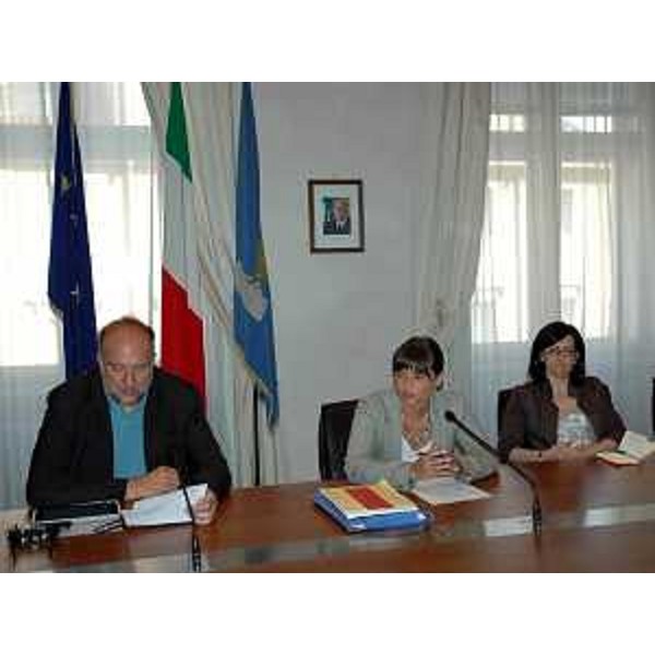 Debora Serracchiani (Presidente Friuli Venezia Giulia), Sara Vito (assessore regionale all'Ambiente) e Roberto Cosolini (Sindaco di Trieste) durante l'incontro sulla Ferriera di Servola (TS). (Trieste, 08/08/13)
