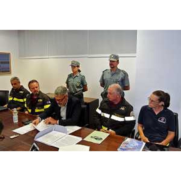 Paolo Panontin (Assessore regionale Protezione civile), Tolomeo Litterio (comandante regionale Vigili del Fuoco) e Cristina Trocca (responsabile Sala operativa regionale Protezione civile). (Udine, 08/08/13)