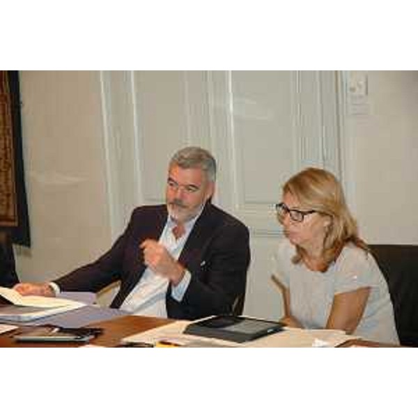 Paolo Panontin (assessore regionale per le Autonomie locali) con Maria Sandra Telesca (assessore regionale alle Politiche sociali) durante la seduta di Giunta regionale (Trieste, 09/08/13) 