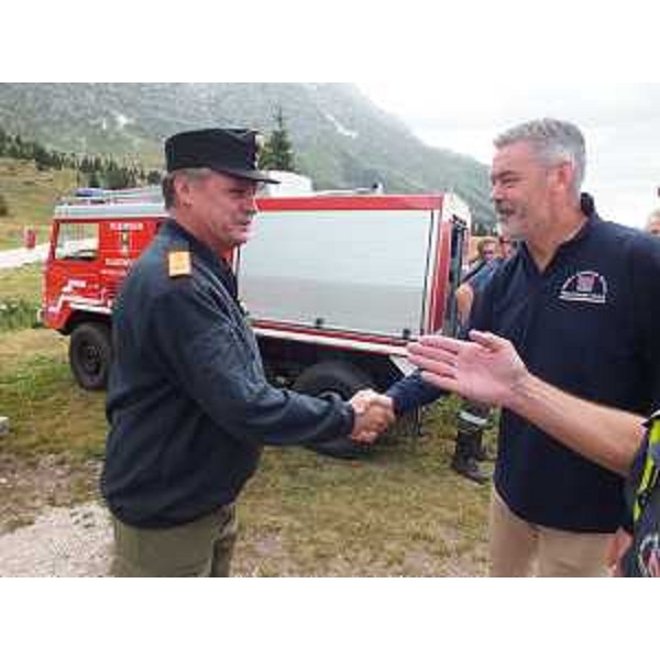 Paolo Panontin (Assessore regionale Protezione civile) accoglie i volontari giunti dalla Carinzia. (Valcanale-Canal del Ferro, 09/08/13)